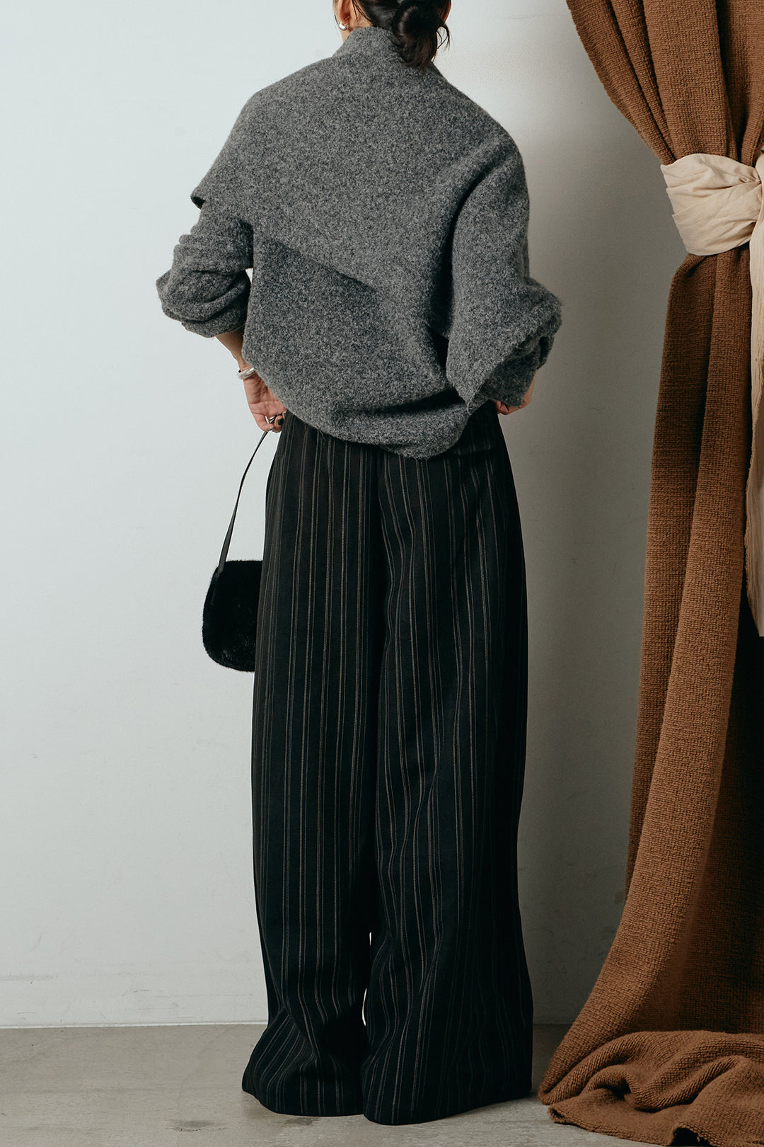 [SET]ネック巻きデザインニットトップス+タック入りマルチストライプ柄ワイドパンツ(2set)