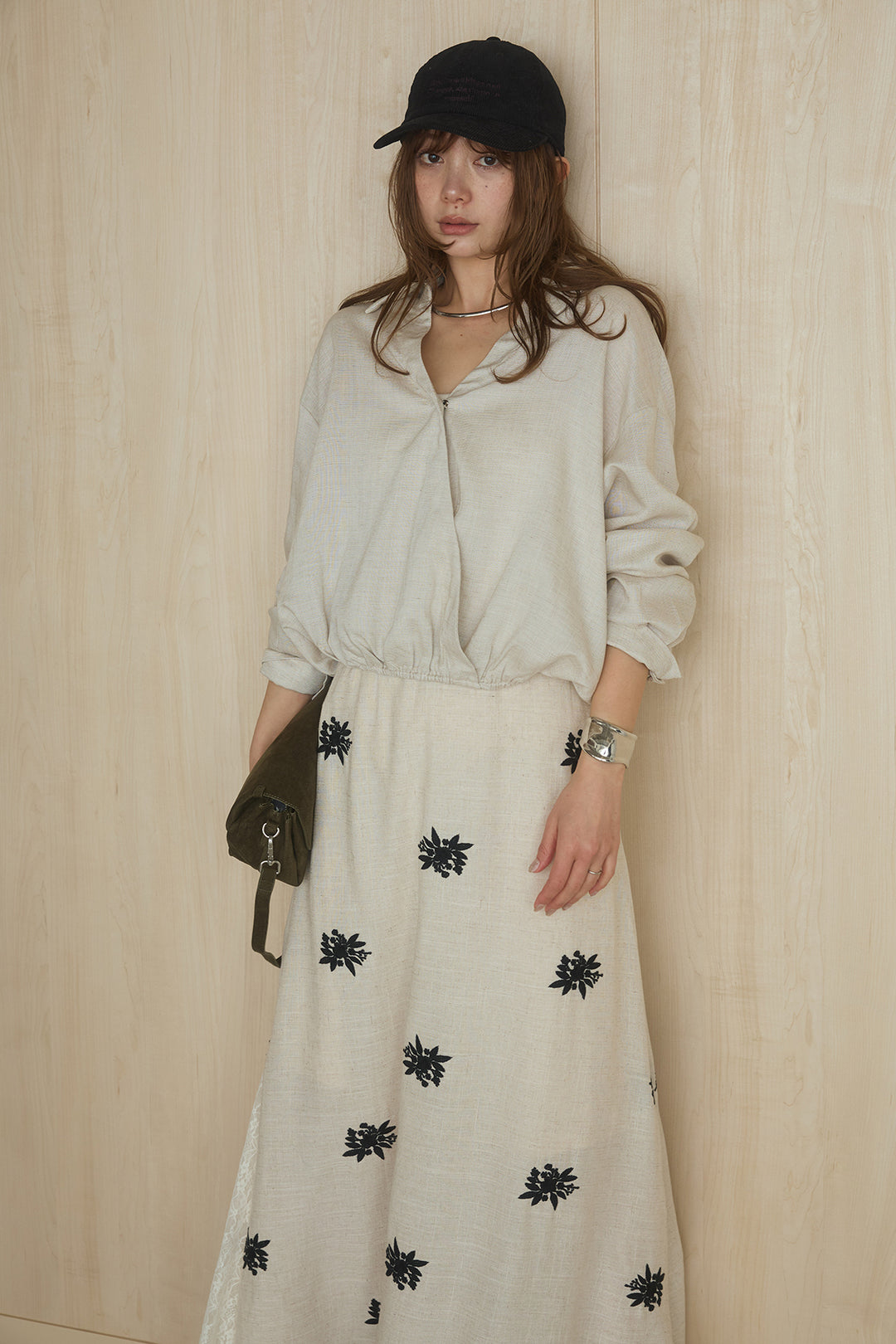 [SET]麻混襟付きトップス+レースコンビフラワー刺繍柄スカート(2set)