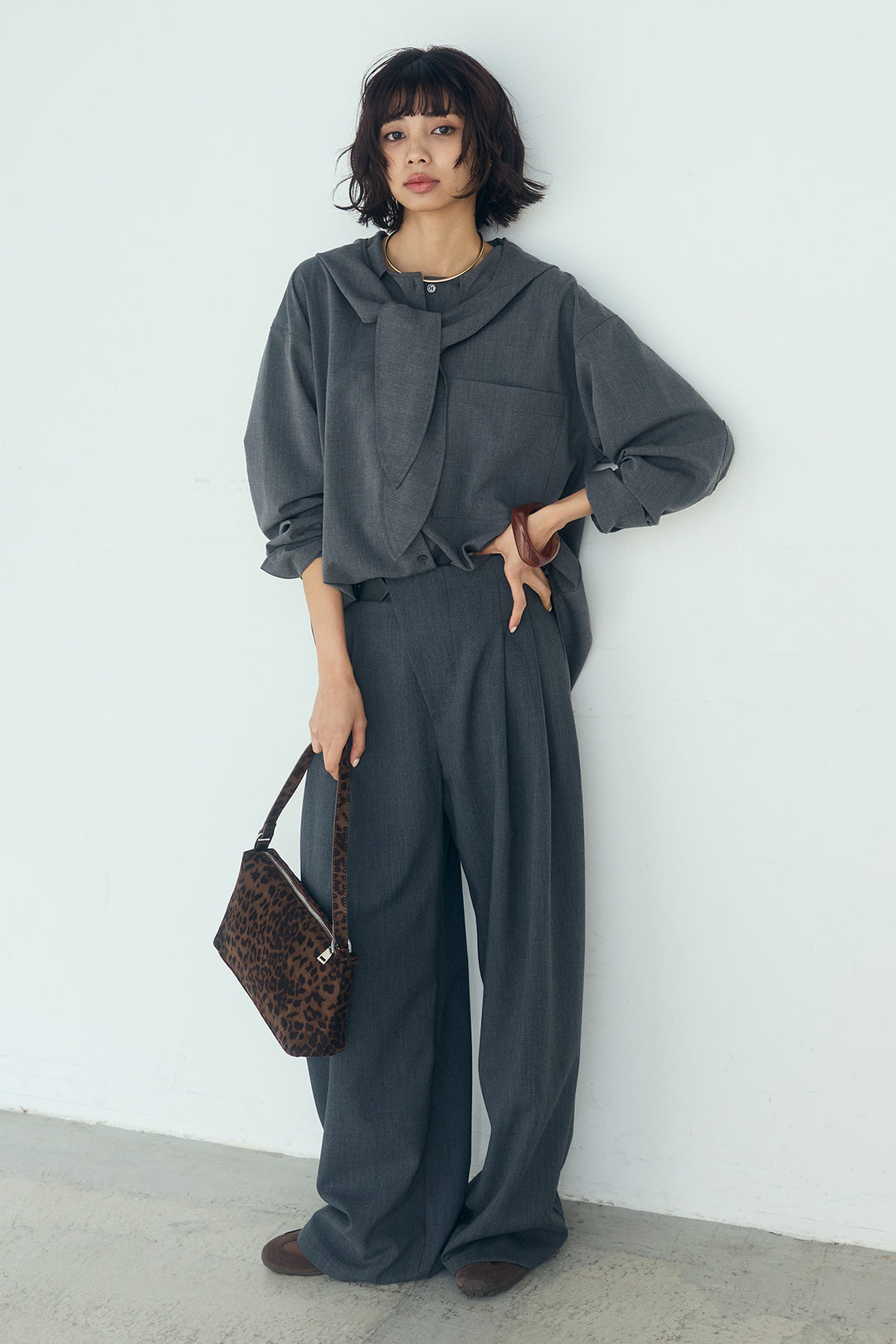 [SET]無地タイ付フーディーBIGシャツ+サイドベルトタック入りスラックス(2set)