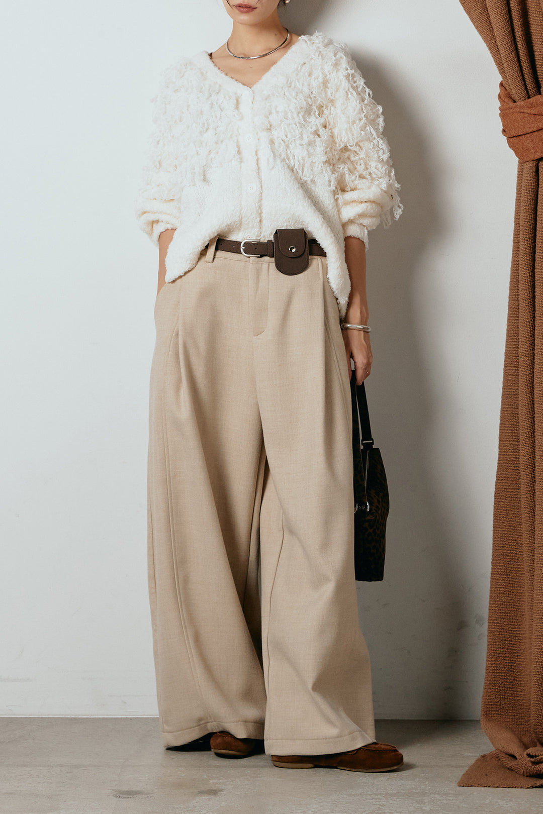 [SET]ループ編みVネックニットカーディガン+ポーチベルト付きカーブパンツ(2set)