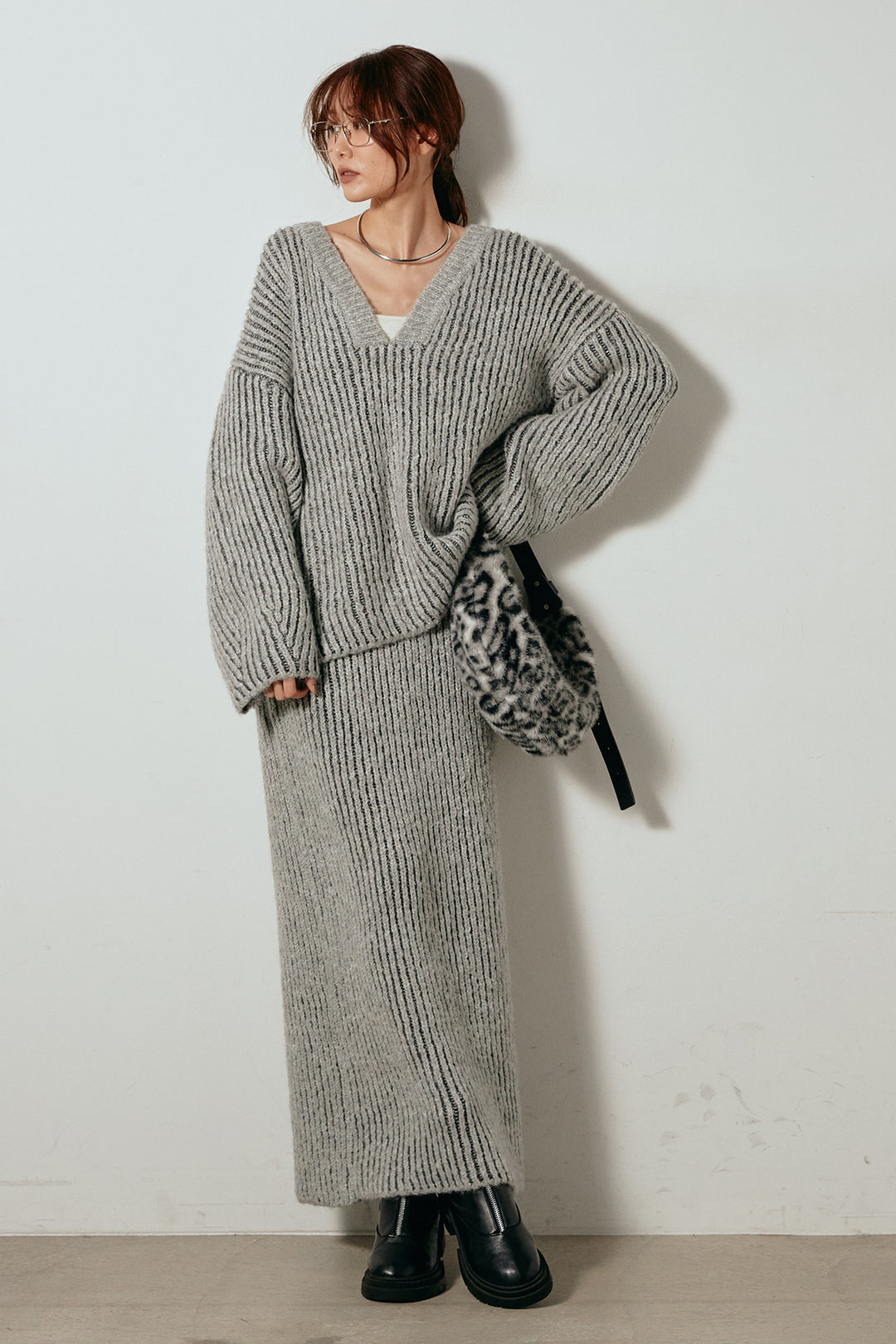 [SET]アルパカタッチ深Vニットトップス+アルパカタッチニットタイトスカート(2set)