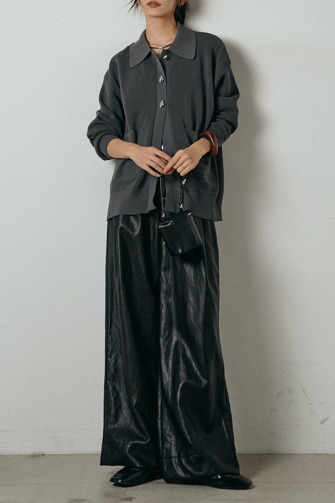 [SET]メタル釦衿付きニットカーディガン+ベルト付きレザーライクタックパンツ(2set)