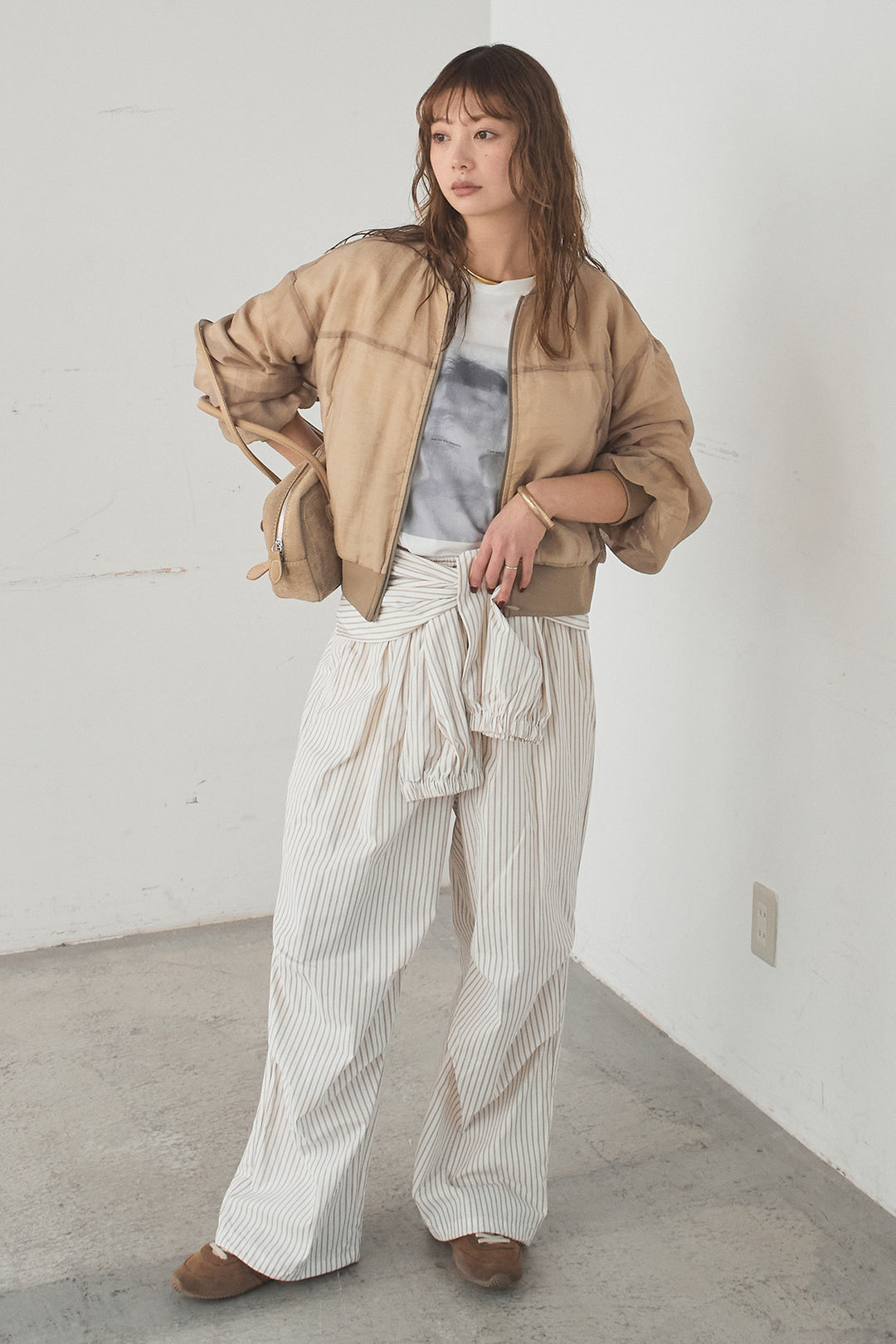 [SET]シアー×ポンチブルゾン+ストライプウエスト巻きジョガーパンツ+長袖アソートフォトTシャツ(3set)