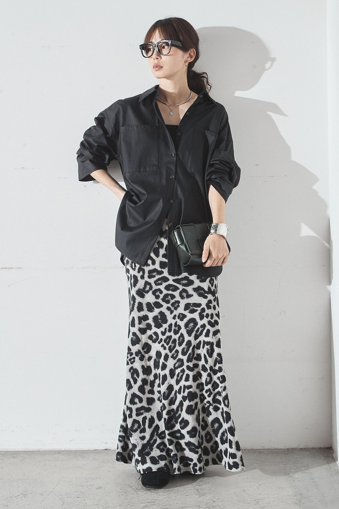 [SET]ウォッシャブルエコレザービックカフスシャツ+レオパードサテンナロースカート(2set)