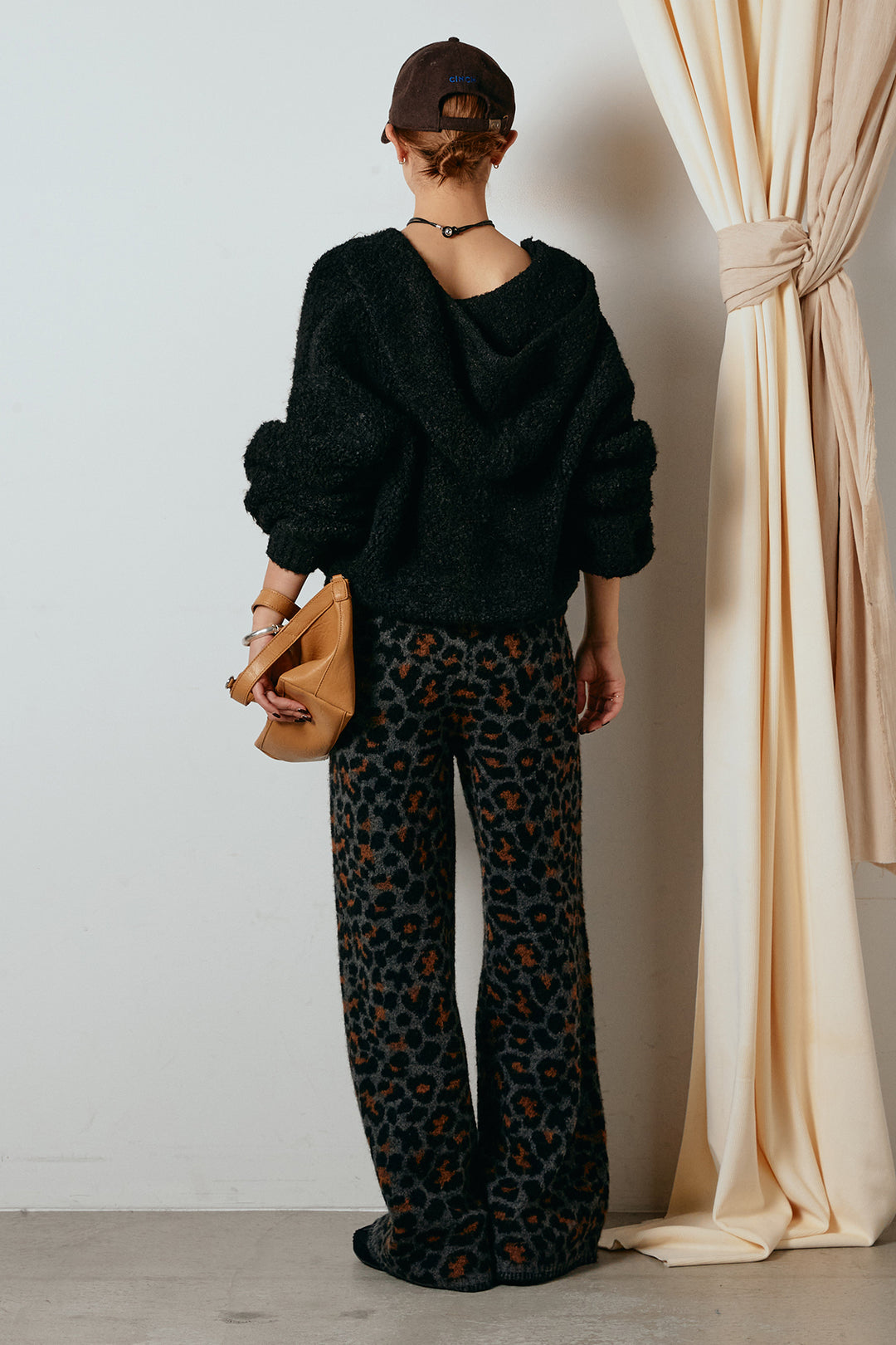 [SET]ブークレキーネックプルオーバー+リラックスレオパード柄ニットパンツ(2set)