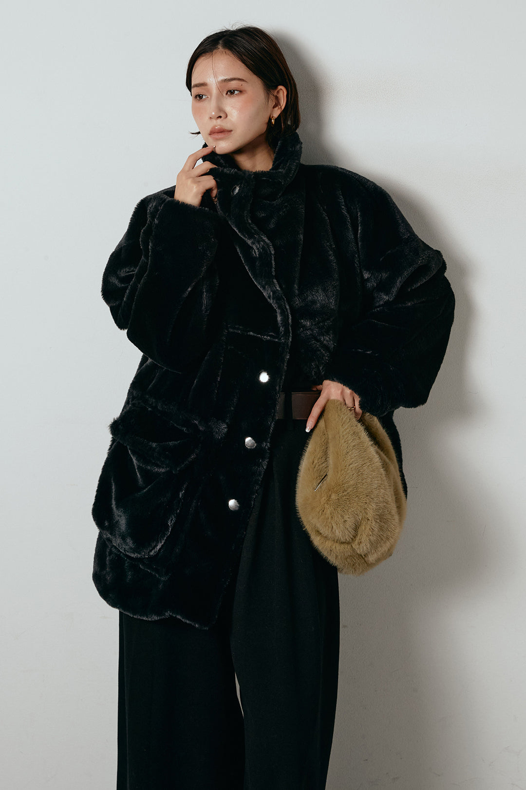 [SET]スタンドネックファーコート+フェイクレザー太ベルト付きタックワイドパンツ(2set)