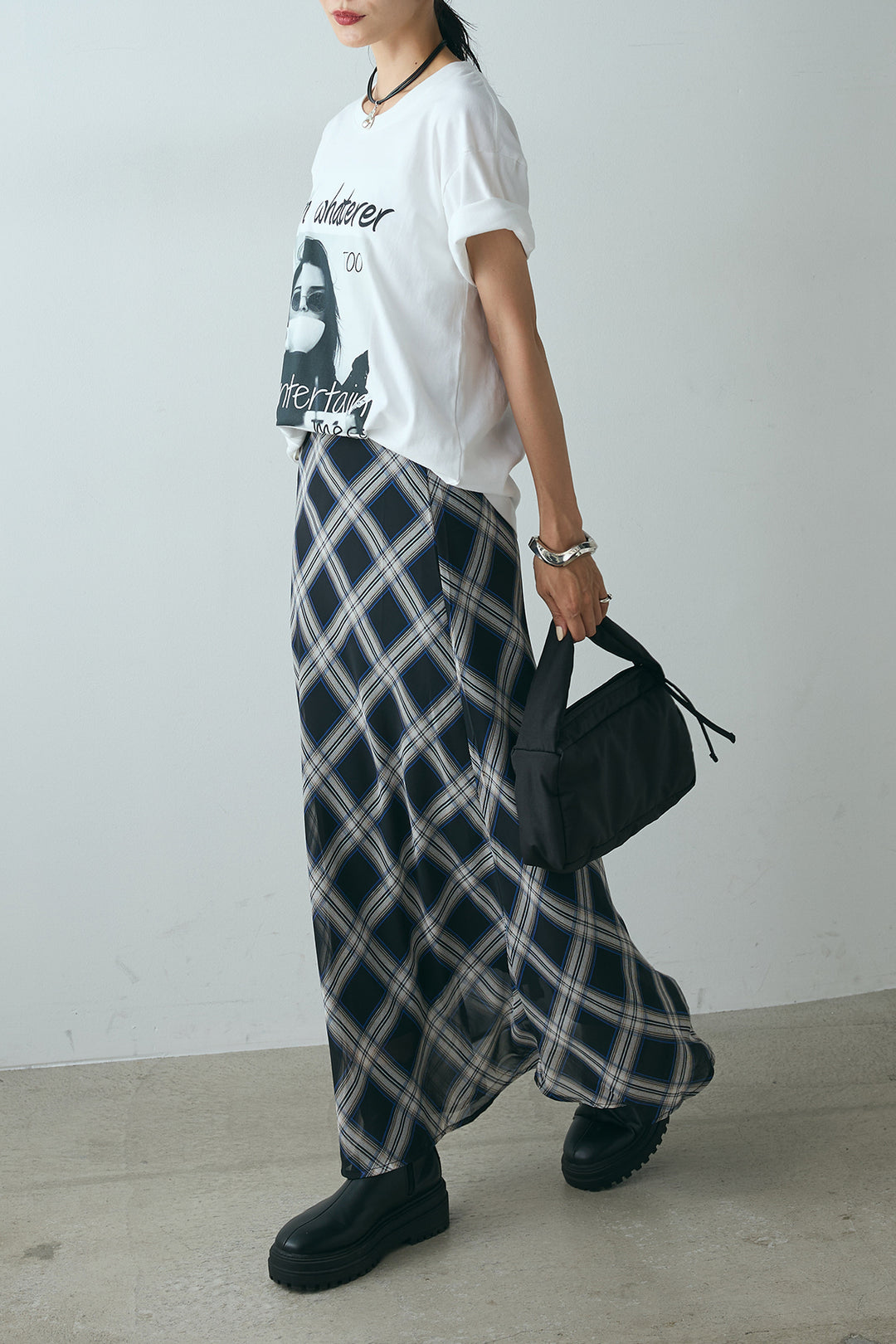 [SET]モノトーンフォトプリントTシャツ+マルチ柄シアースカート(2set)
