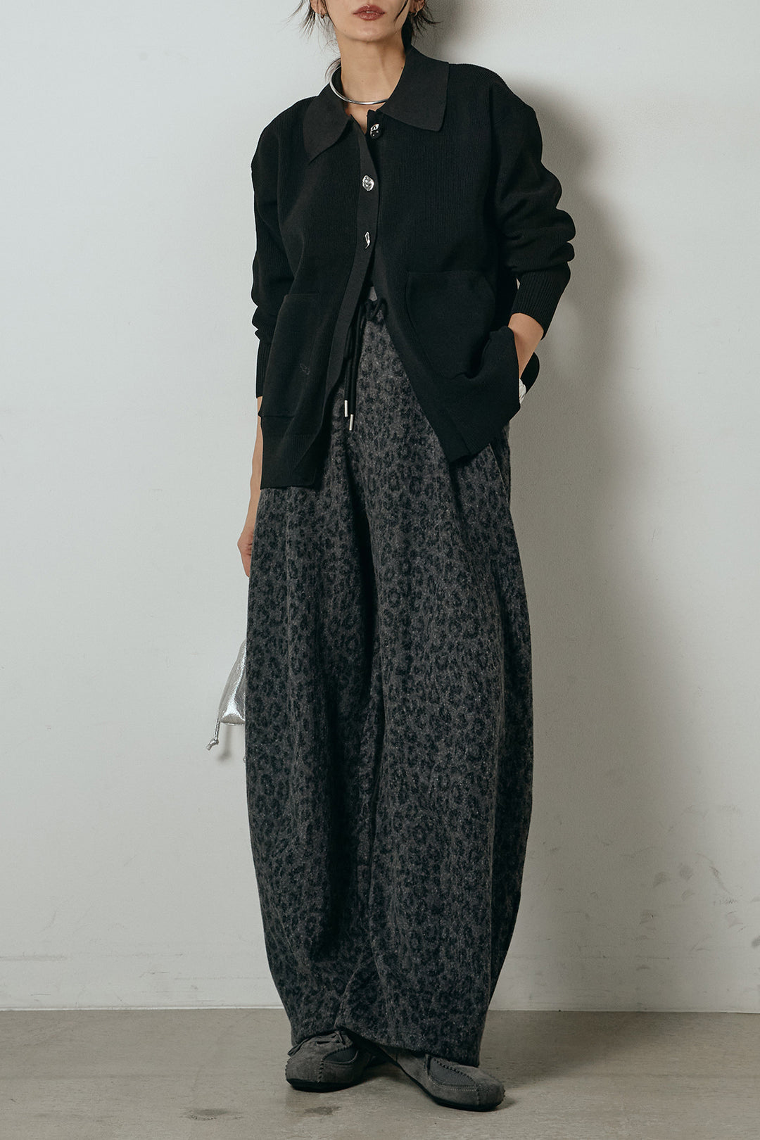 [SET]メタル釦衿付きニットカーディガン+リラックスレオパード柄ワイドパンツ(2set)