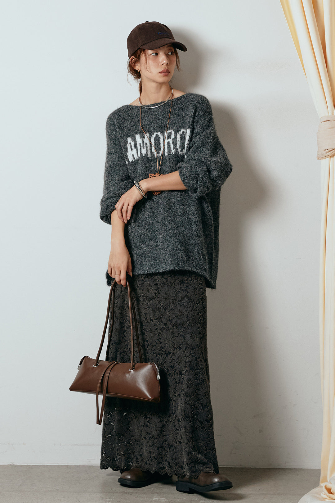 [SET]フロントロゴデザインニットトップス+花柄刺繍ベロアフレアスカート(2set)