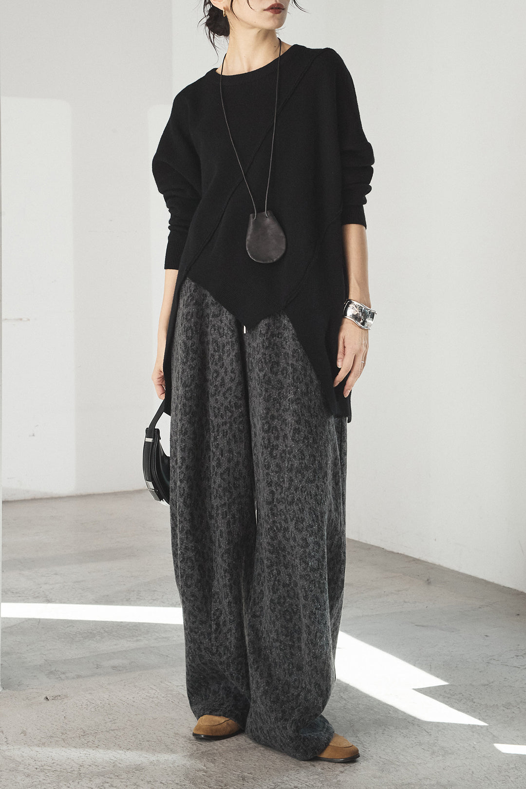 [SET]アシンメトリーデザインニットトップス+リラックスレオパード柄ワイドパンツ(2set)