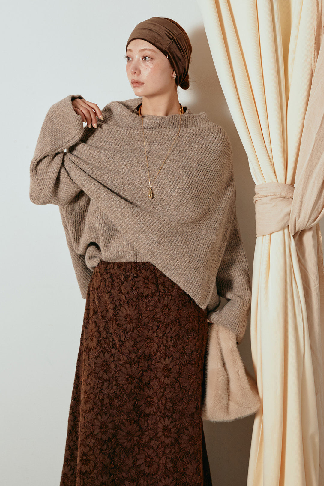 [SET]ケープデザインリブニットトップス+花柄刺繍ベロアフレアスカート(2set)