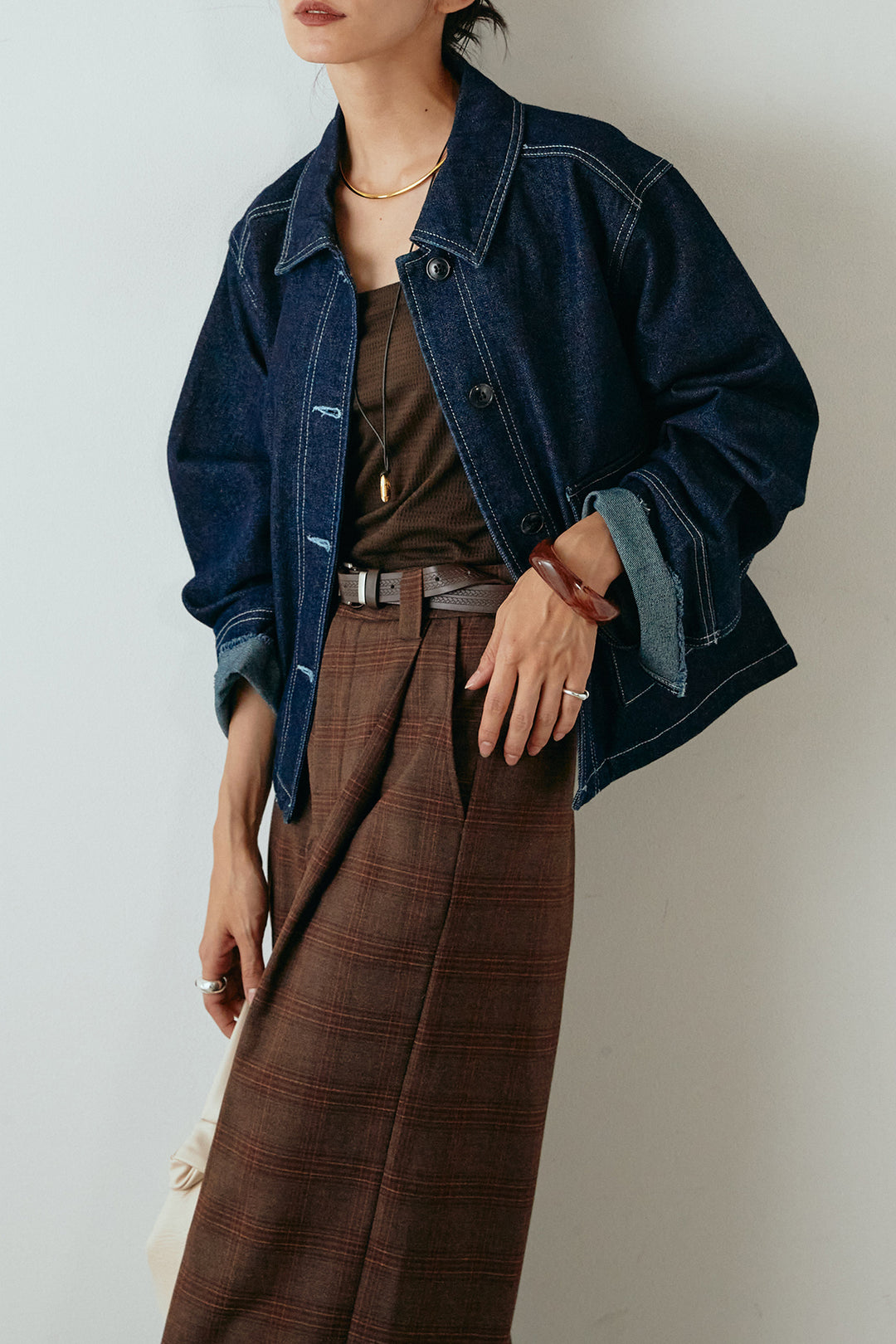 [SET]袖切りっぱなしデニムジャケット+フェイクレザーベルト付きタータンチェックパンツ(2set)
