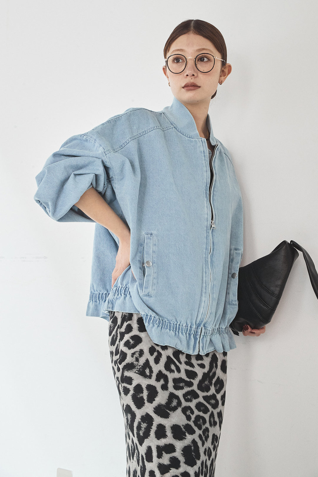 [SET]袖シャーリング裾フリルデニムブルゾン+レオパードサテンナロースカート(2set)