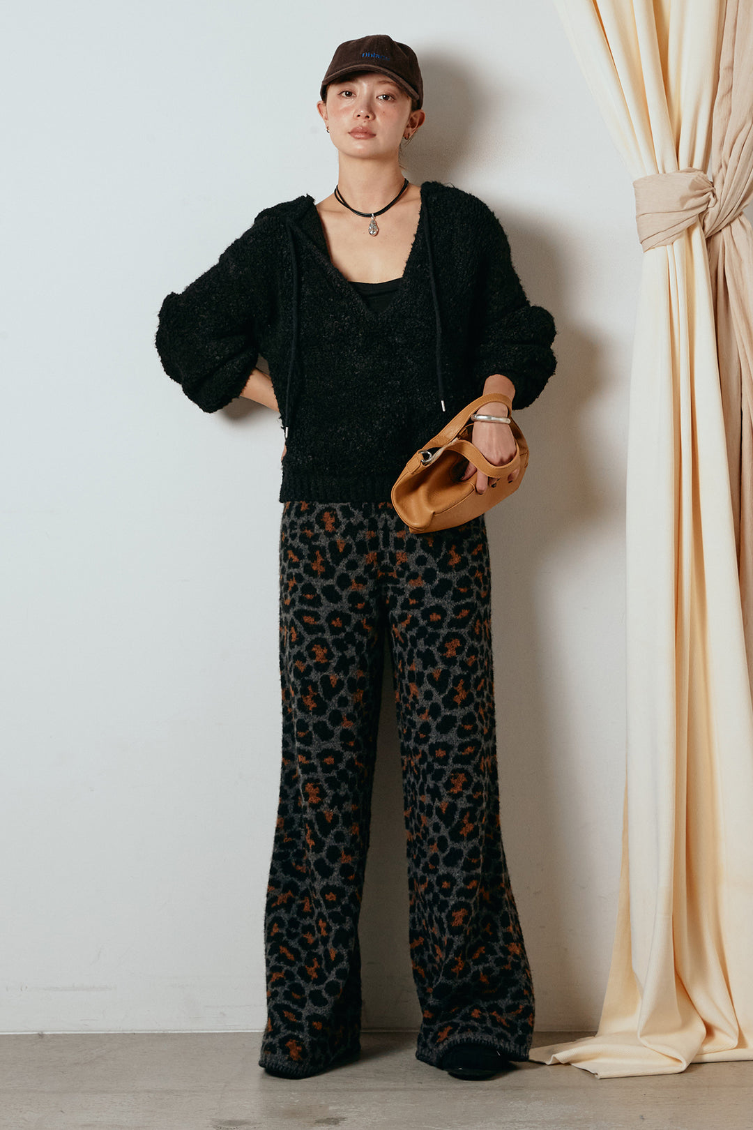 [SET]ブークレキーネックプルオーバー+リラックスレオパード柄ニットパンツ(2set)