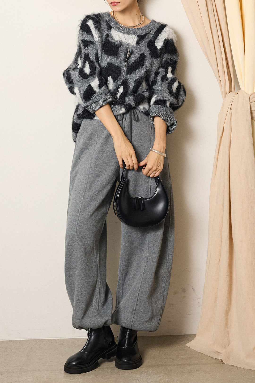 [SET]ルーズアニマルモヘアニットトップス+スウェットワイドカーブパンツ(2set)