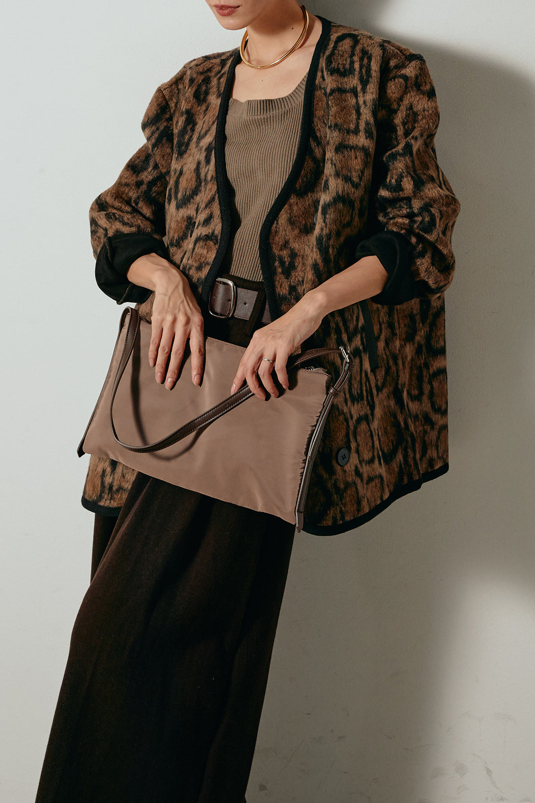 [SET]ノーカラーレオパード柄アウター+フェイクレザー太ベルト付きタックワイドパンツ(2set)