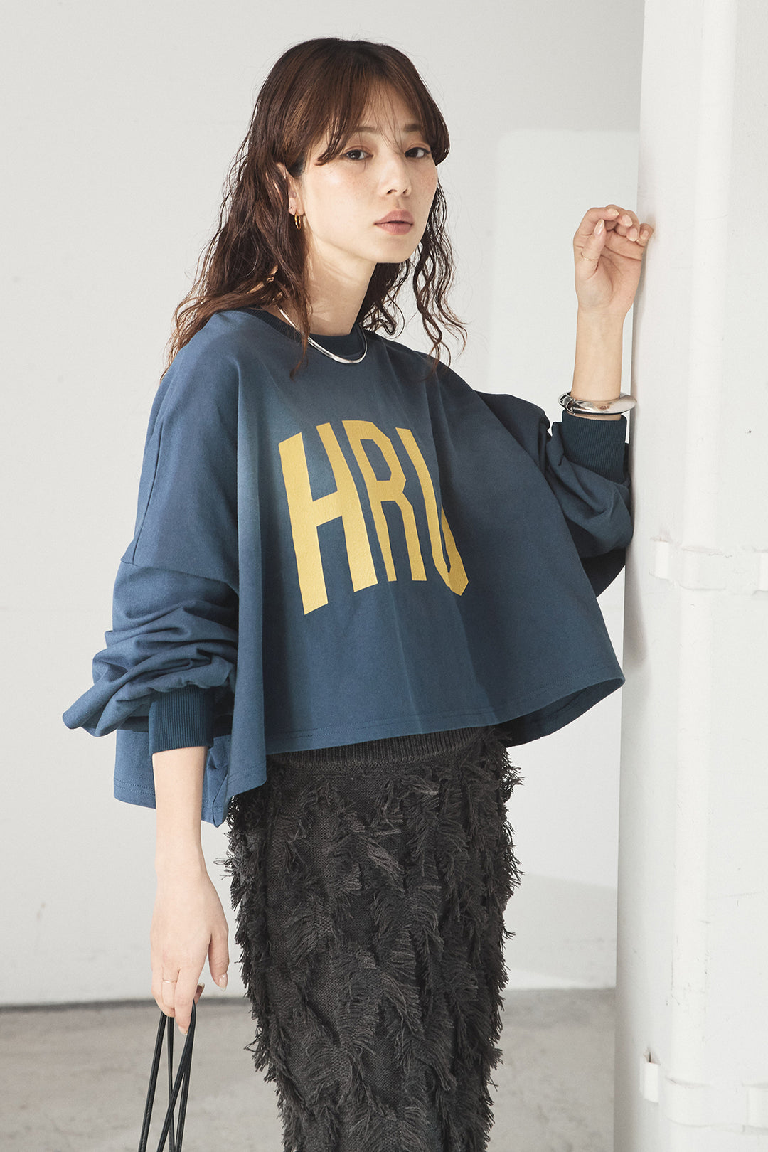 [SET]ビッグロゴHRU袖ボリュームトップス+カットフリンジニットタイトスカート(2set)