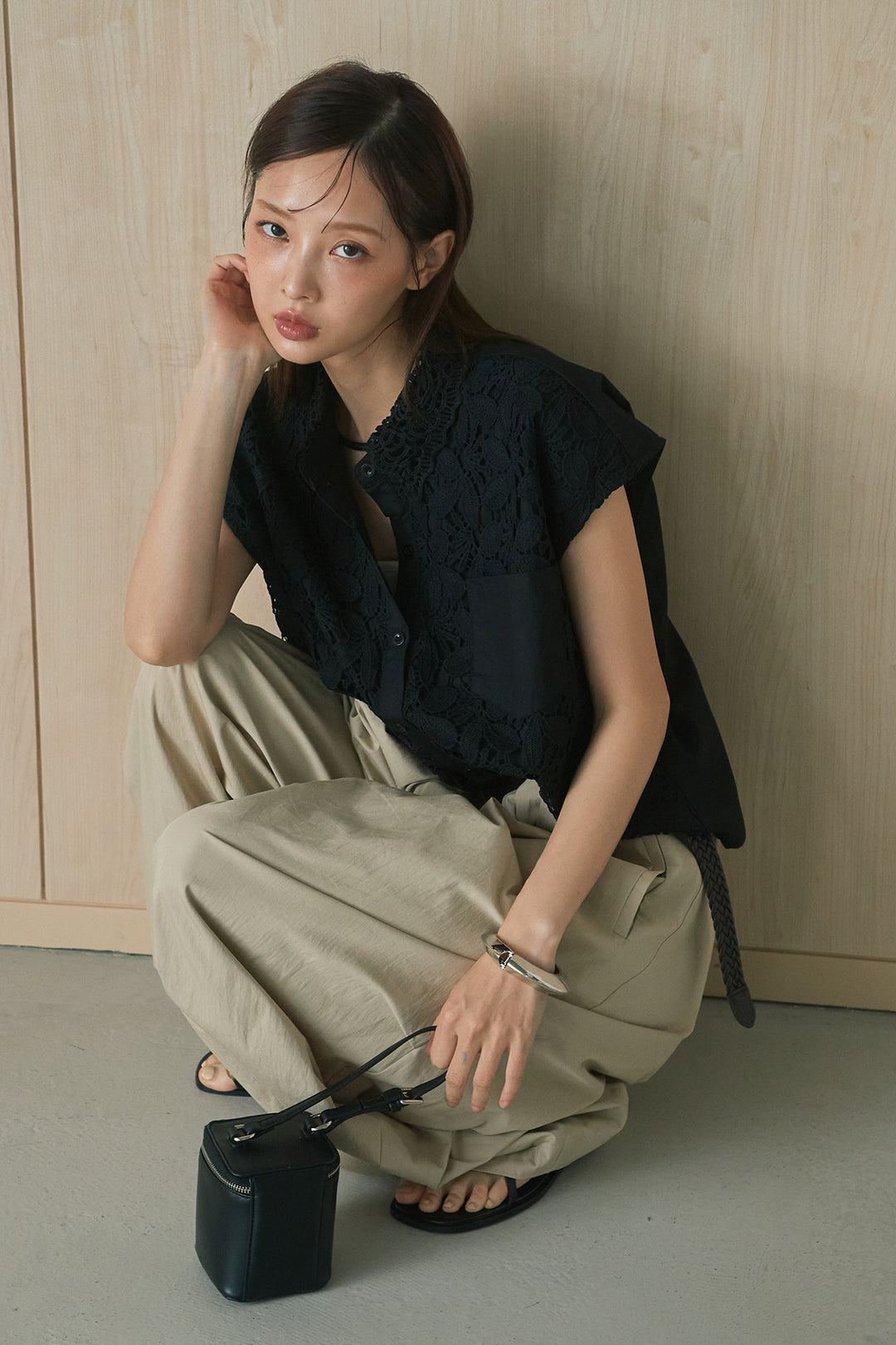 [SET]フラワーモチーフレースポケット付きフレンチシャツ+ニーサイドタックボリュームカーブパンツ(2set)