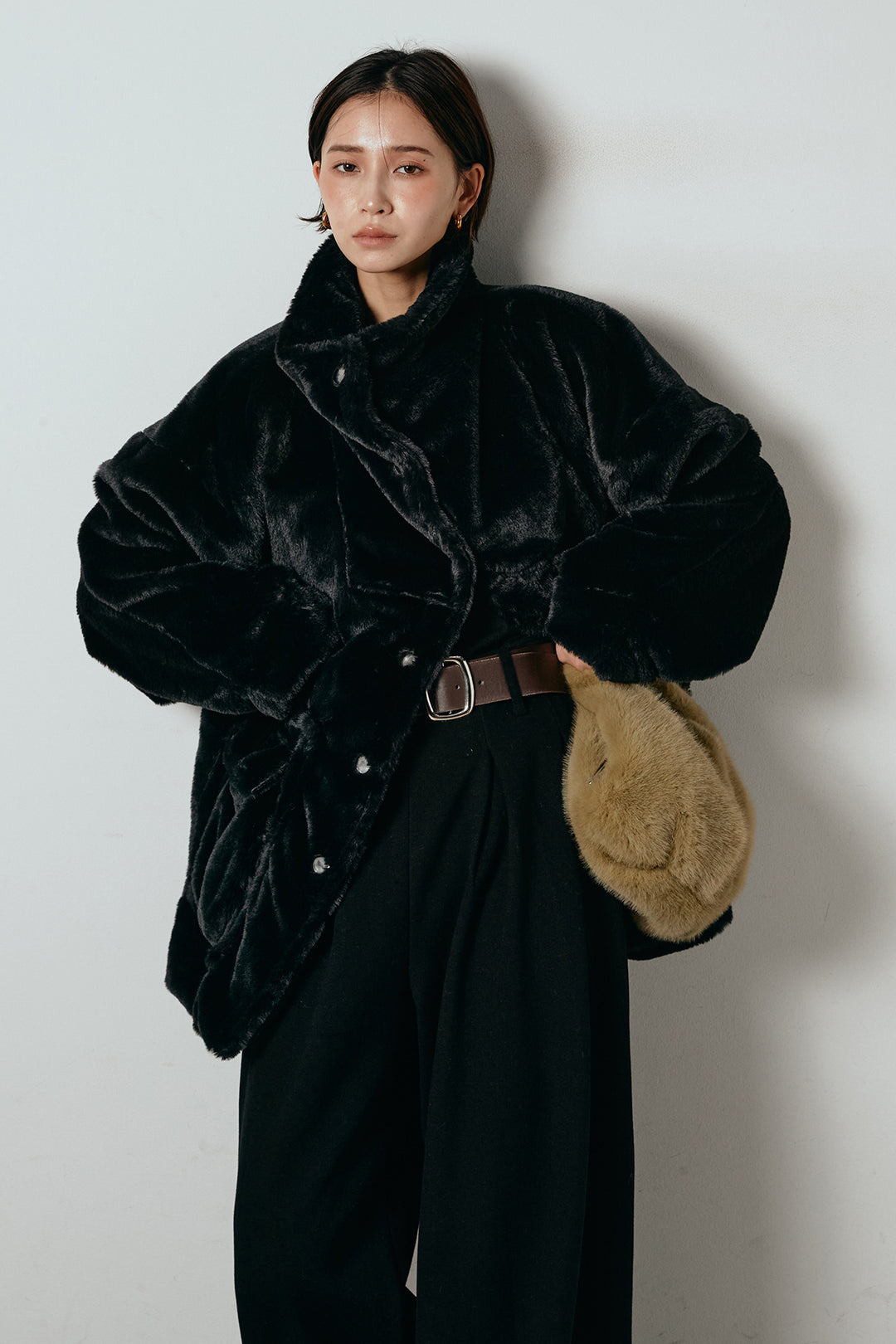 [SET]スタンドネックファーコート+フェイクレザー太ベルト付きタックワイドパンツ(2set)