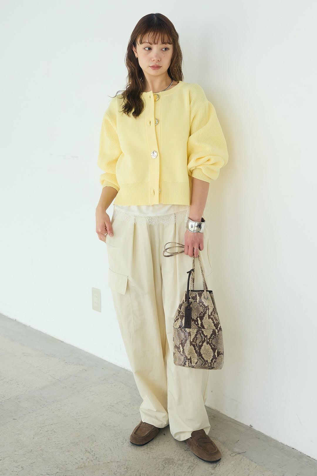 [SET]スポンディッシュBIGボタンクルーネックカーディガン+撥水ジョガーパンツ+ブロード切り替えぺプラムタンク(3set)