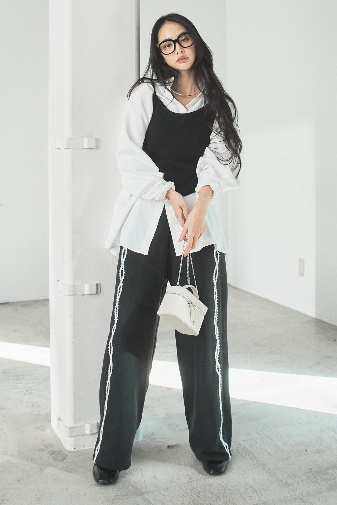 [SET]ニットキャミ付きシャツ+刺繡テープラインパンツ(2set)