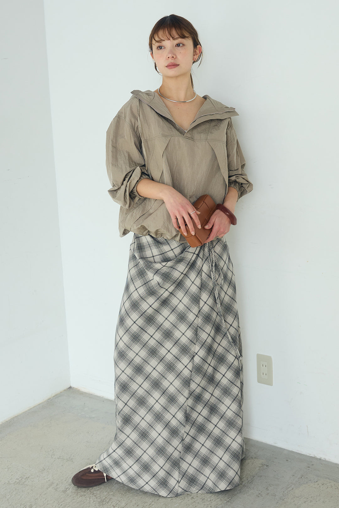 [SET]ナイロンフーディーブルゾンアウター+タータンチェック柄フロントデザインスカート(2set)