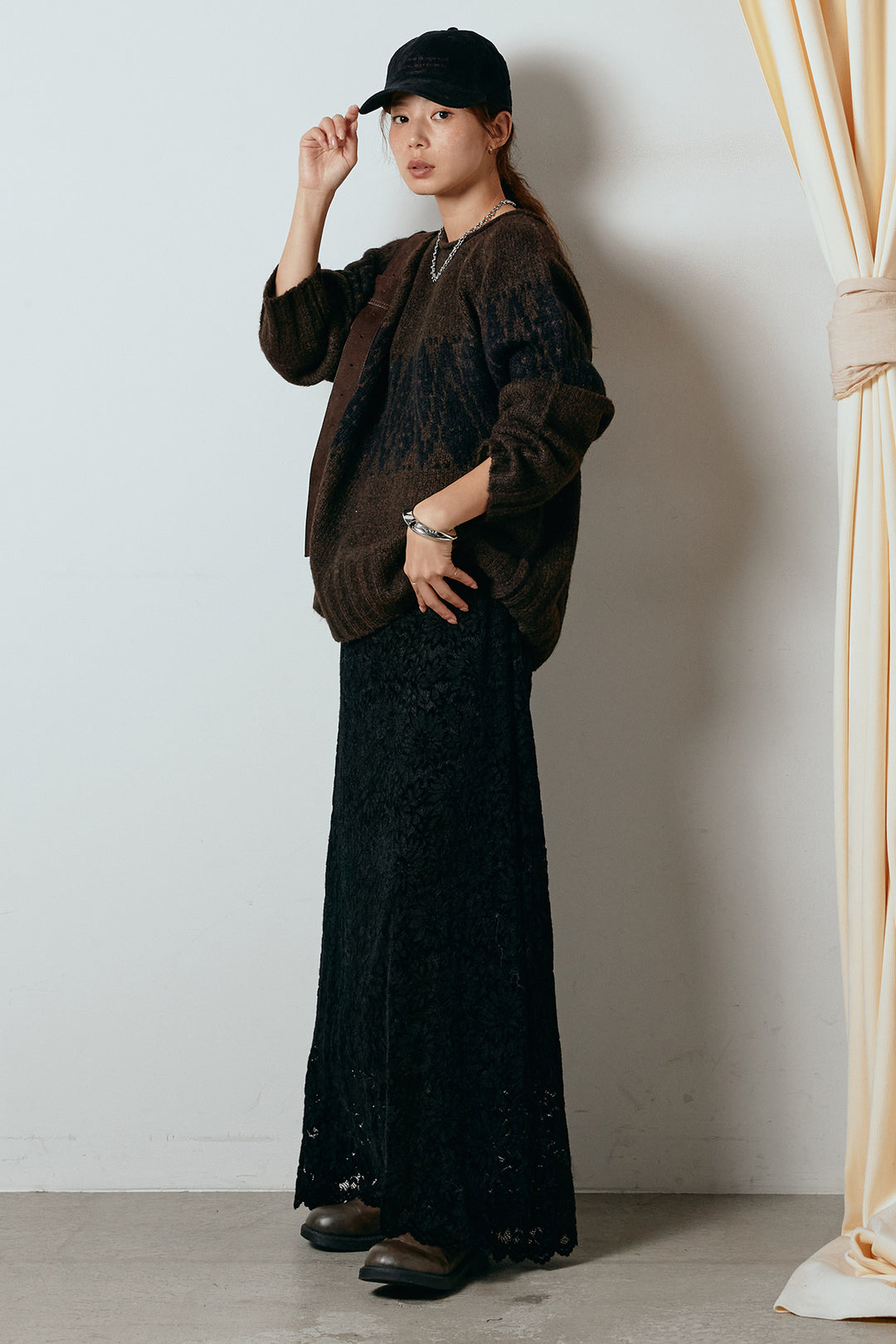 [SET]モノトーン柄ニットトップス+花柄刺繍ベロアフレアスカート(2set)