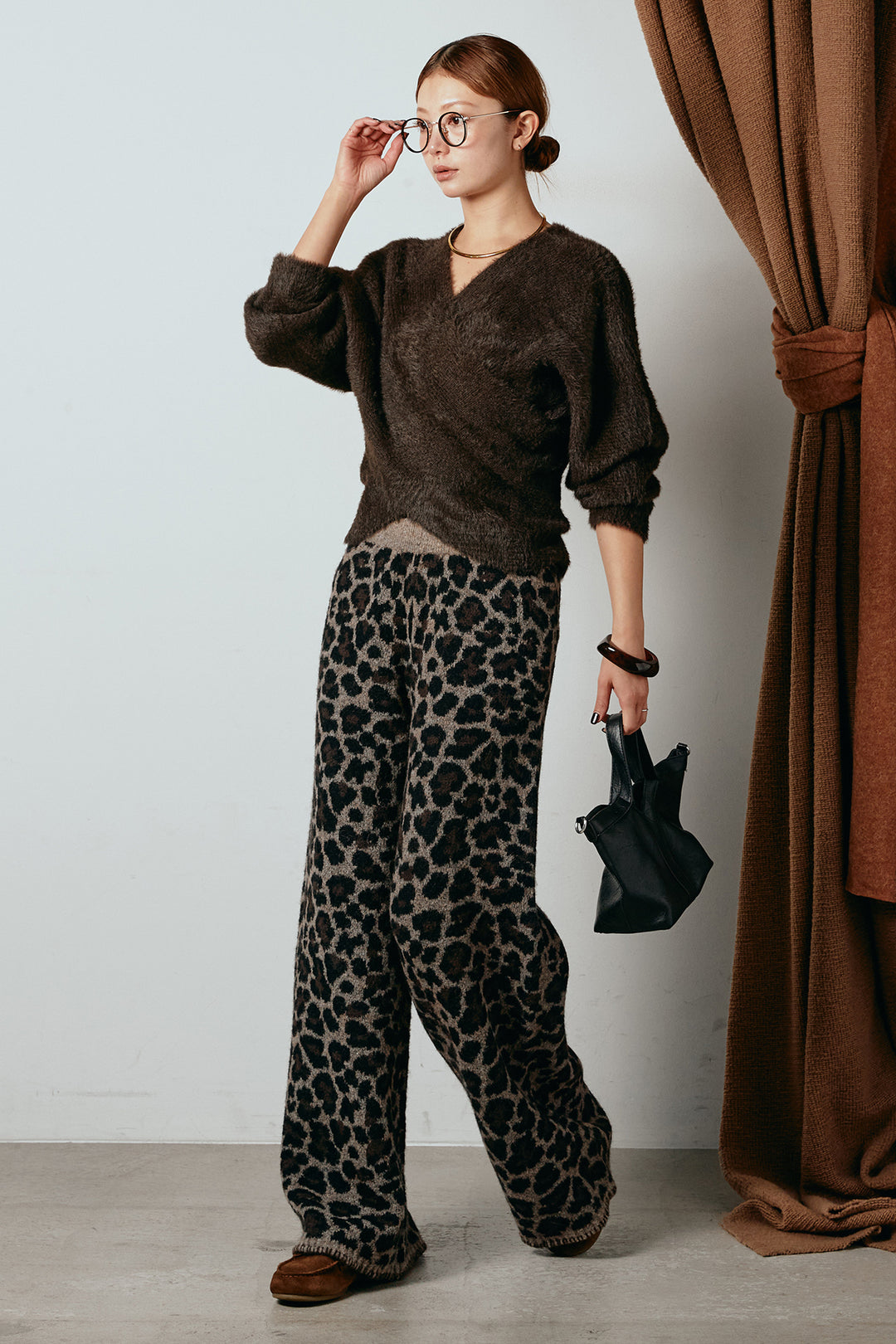 [SET]シャギーカシュクールニットトップス+リラックスレオパード柄ニットパンツ(2set)