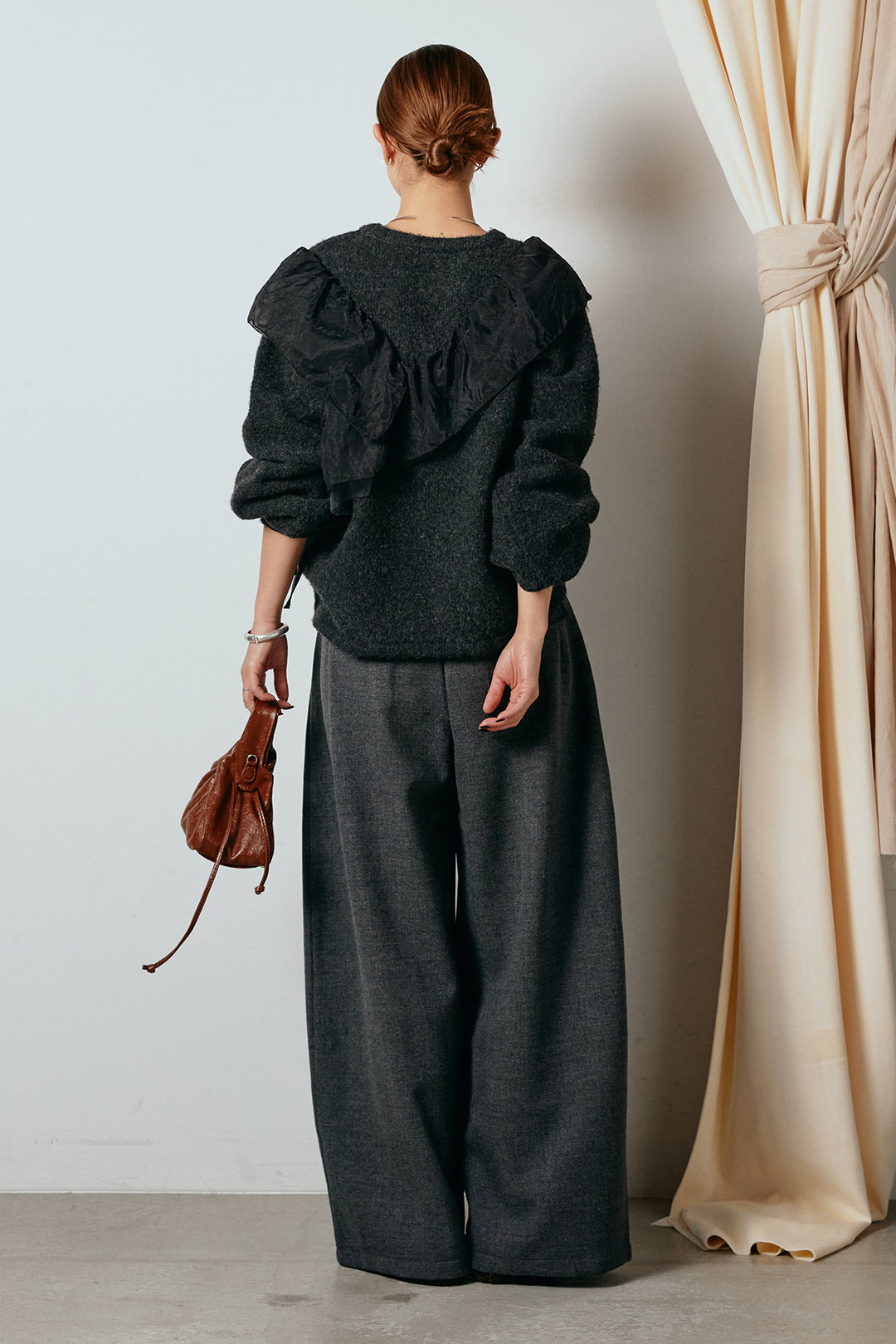 [SET]アシンメトリーフリルニットトップス+ポーチベルト付きカーブパンツ(2set)