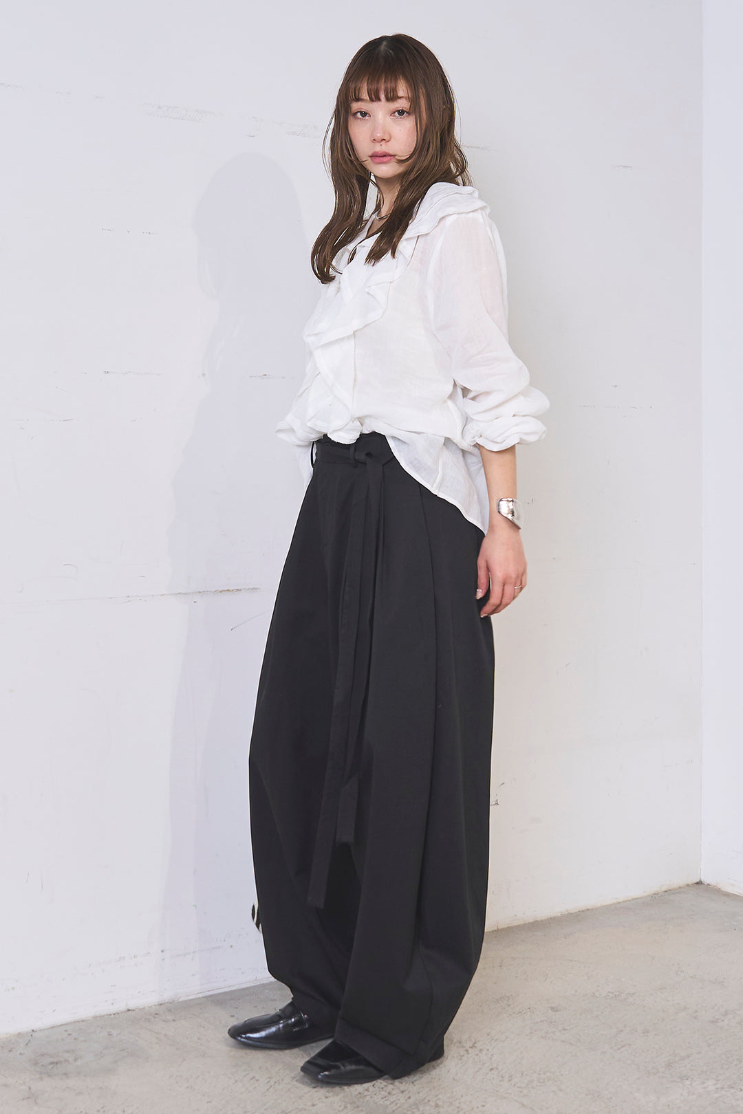 [SET]フリルボタンブラウス+紐ベルト付きカーブワイドパンツ(2set)
