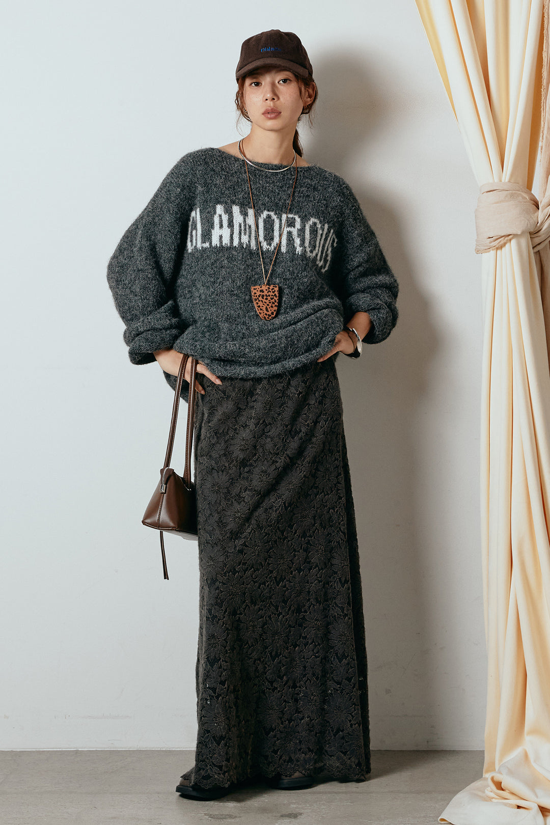 [SET]フロントロゴデザインニットトップス+花柄刺繍ベロアフレアスカート(2set)