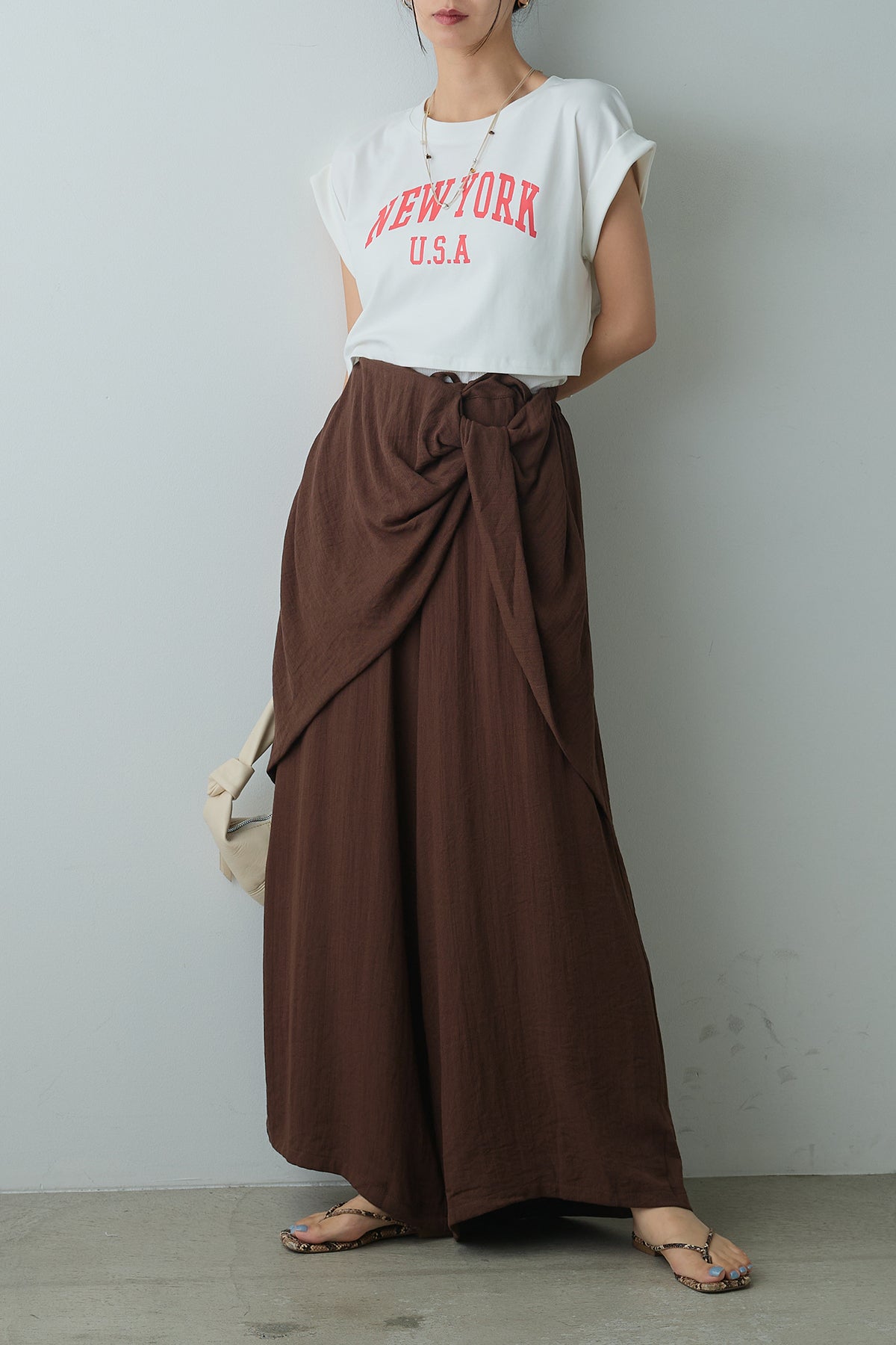 SET]ショート丈NEWYORKロゴTシャツ+ねじりデザインワイドパンツ(2set