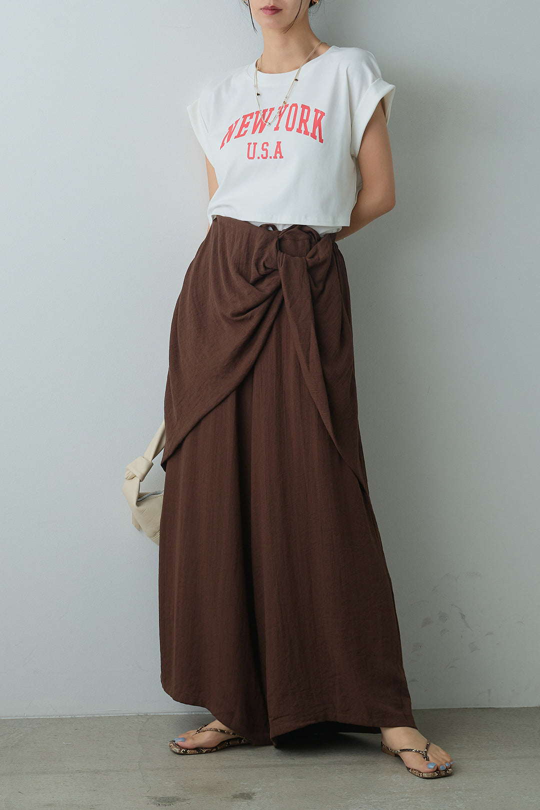 [SET]ショート丈NEWYORKロゴTシャツ+ねじりデザインワイドパンツ(2set)