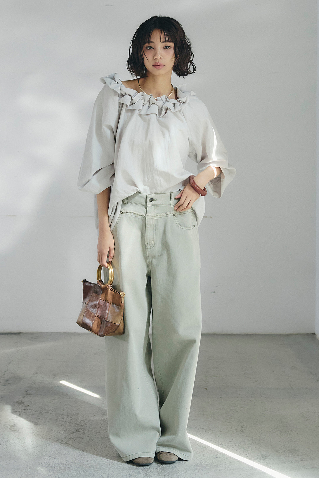 [SET]ネックフリルデザインブラウス+ウエスト裁ち切りデニムワイドパンツ(2set)