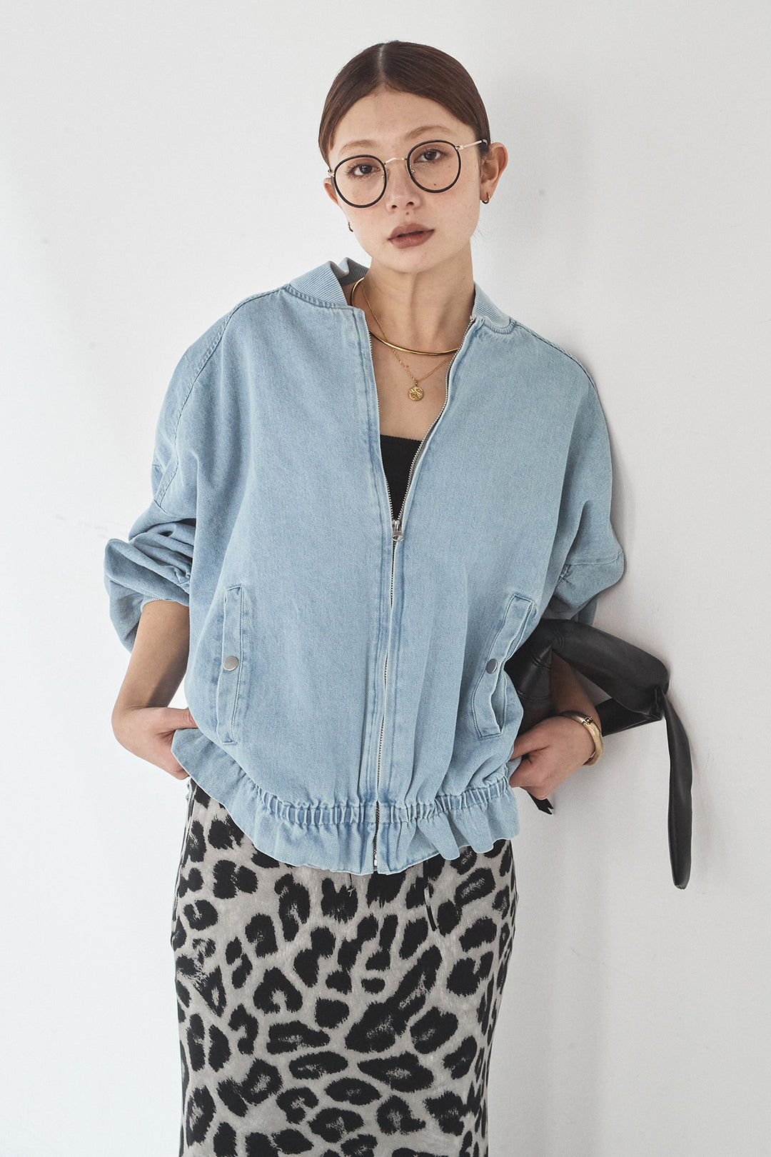 [SET]袖シャーリング裾フリルデニムブルゾン+レオパードサテンナロースカート(2set)