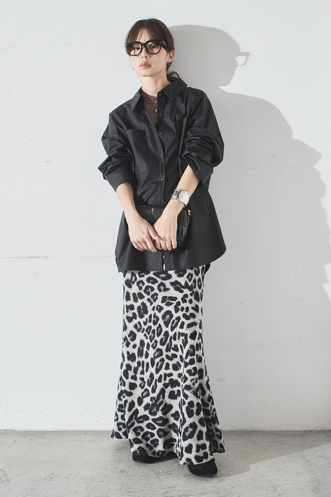 [SET]ウォッシャブルエコレザービックカフスシャツ+レオパードサテンナロースカート(2set)