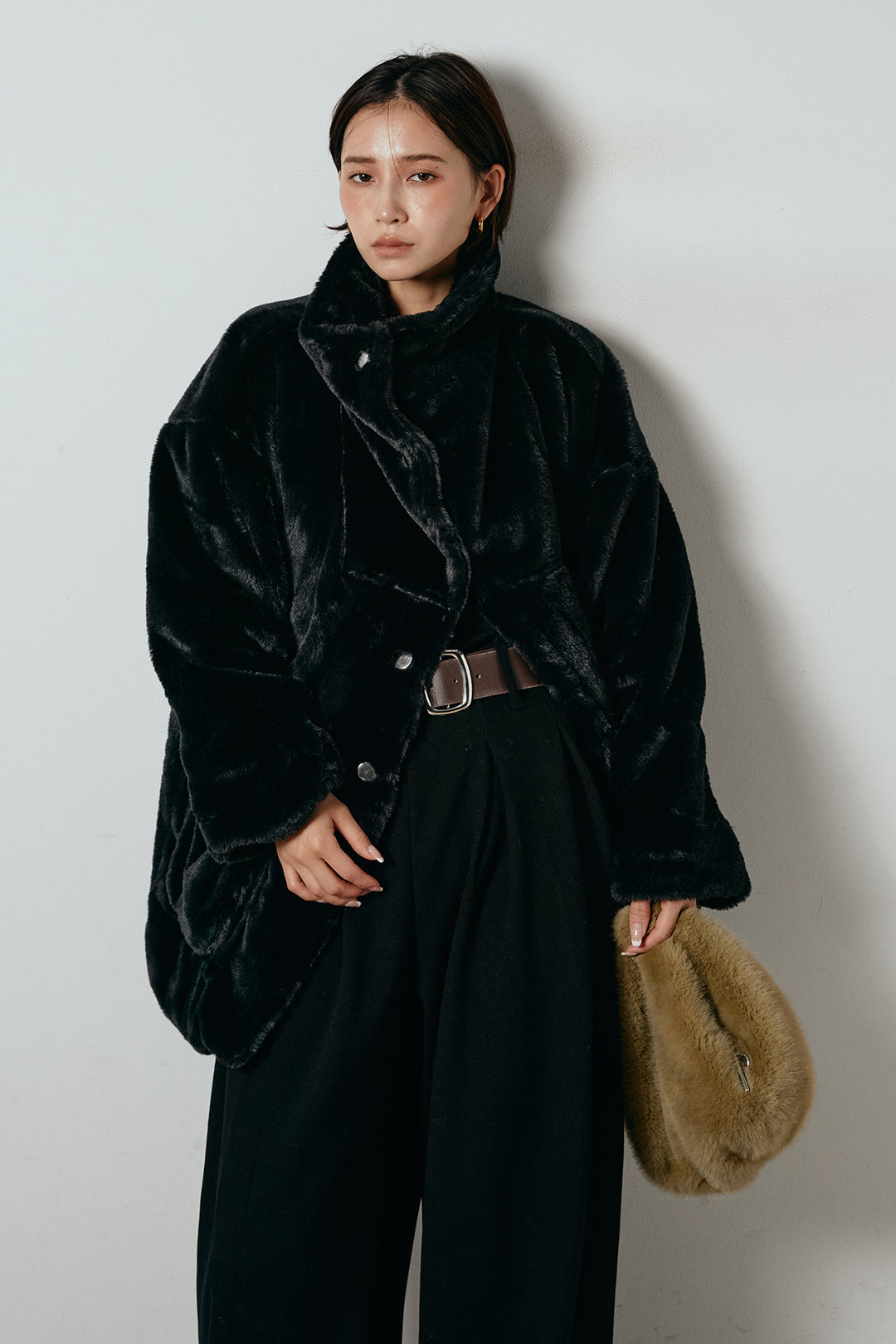 [SET]スタンドネックファーコート+フェイクレザー太ベルト付きタックワイドパンツ(2set)