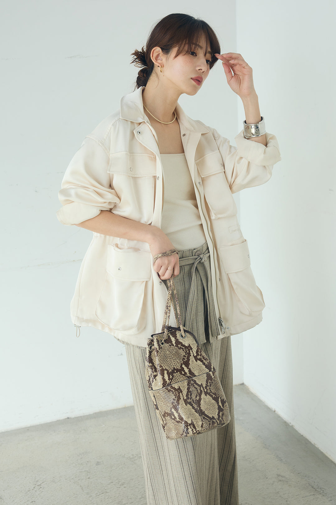 [SET]サテンライトブルゾン+ラップ巻きピンストライプワイドスカート(2set)