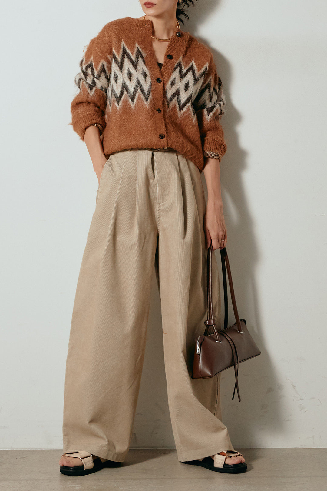 [SET]起毛ノルディック柄ニットカーディガン+フロントタック入りコーデュロイパンツ(2set)