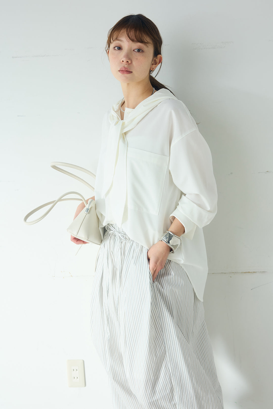 [SET]無地タイ付フーディーBIGシャツ+ランダムストライプタックギャザーパンツ(2set)