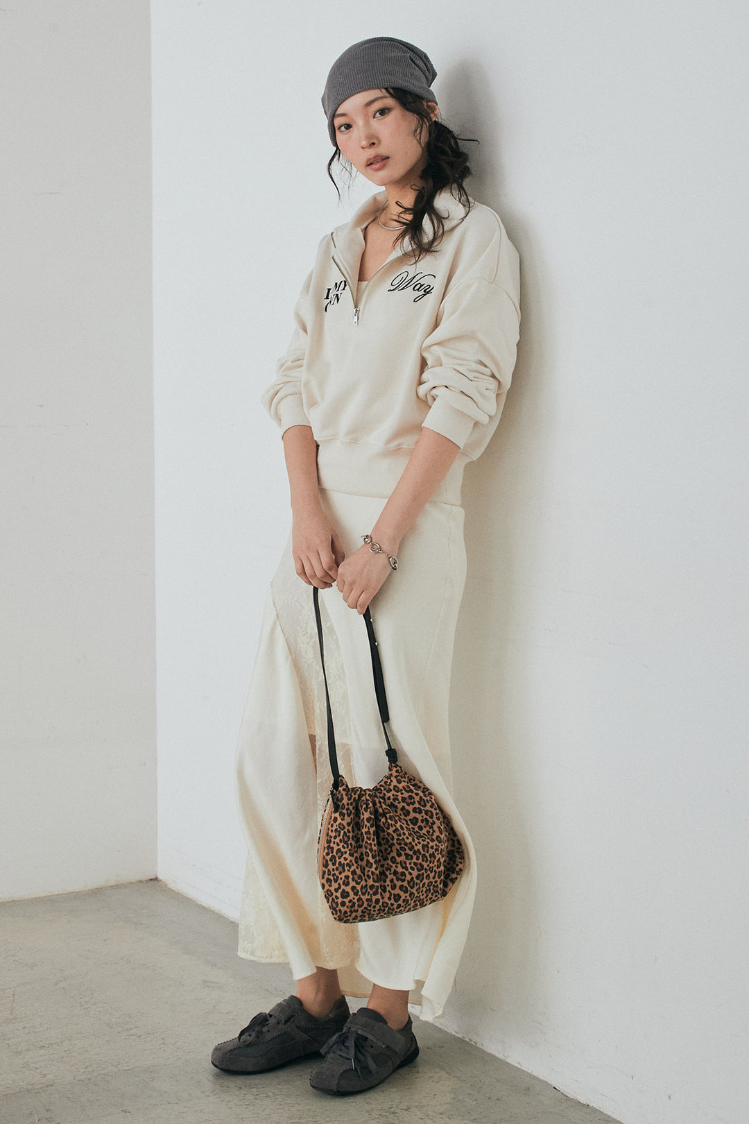 [SET]裏毛ロゴ刺繍ハーフZIPスウェット+刺繍レースデザインサテンスカート(2set)