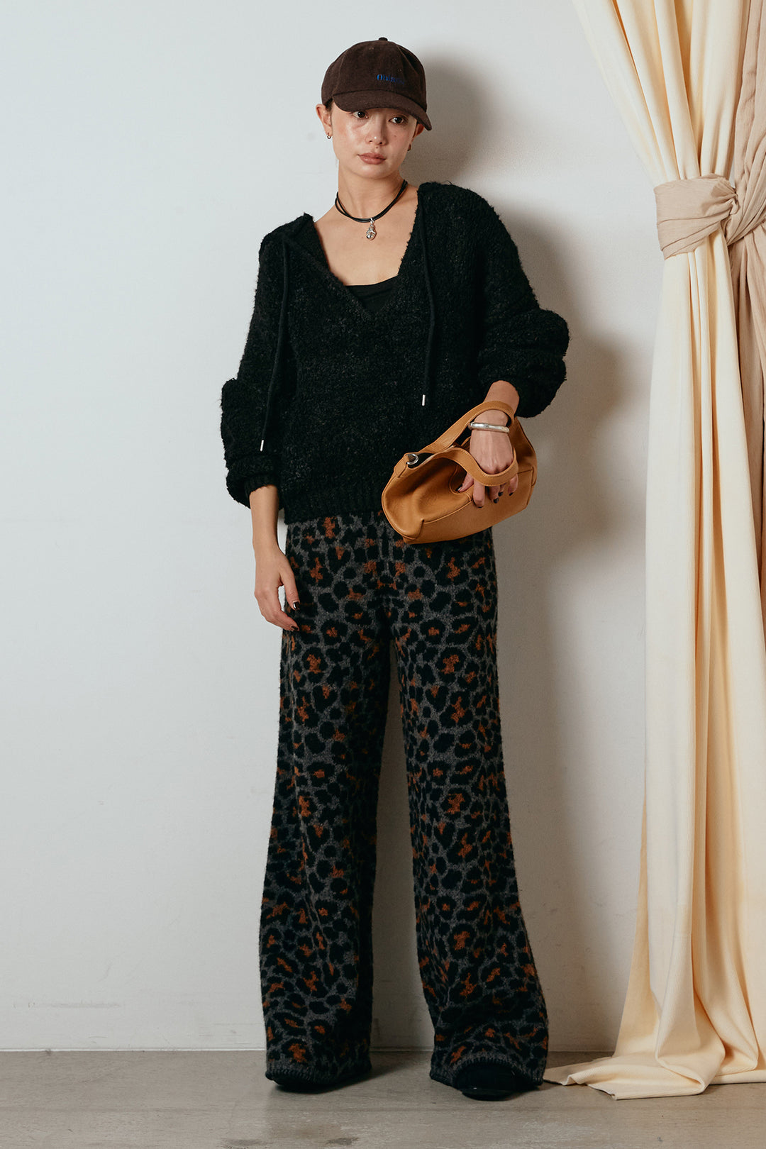 [SET]ブークレキーネックプルオーバー+リラックスレオパード柄ニットパンツ(2set)