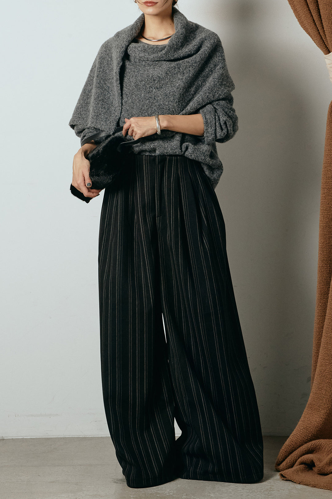 [SET]ネック巻きデザインニットトップス+タック入りマルチストライプ柄ワイドパンツ(2set)