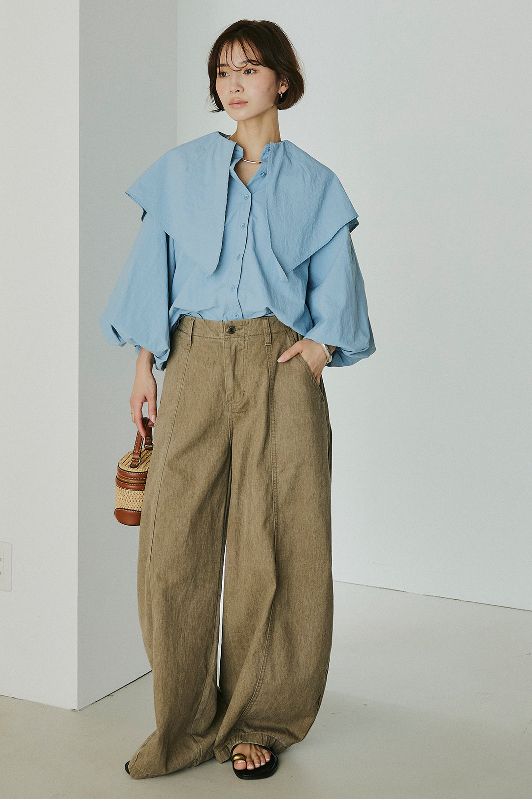 [SET]ケープカラーナイロンブラウス+サイドベルトカーブワイドパンツ(2set)