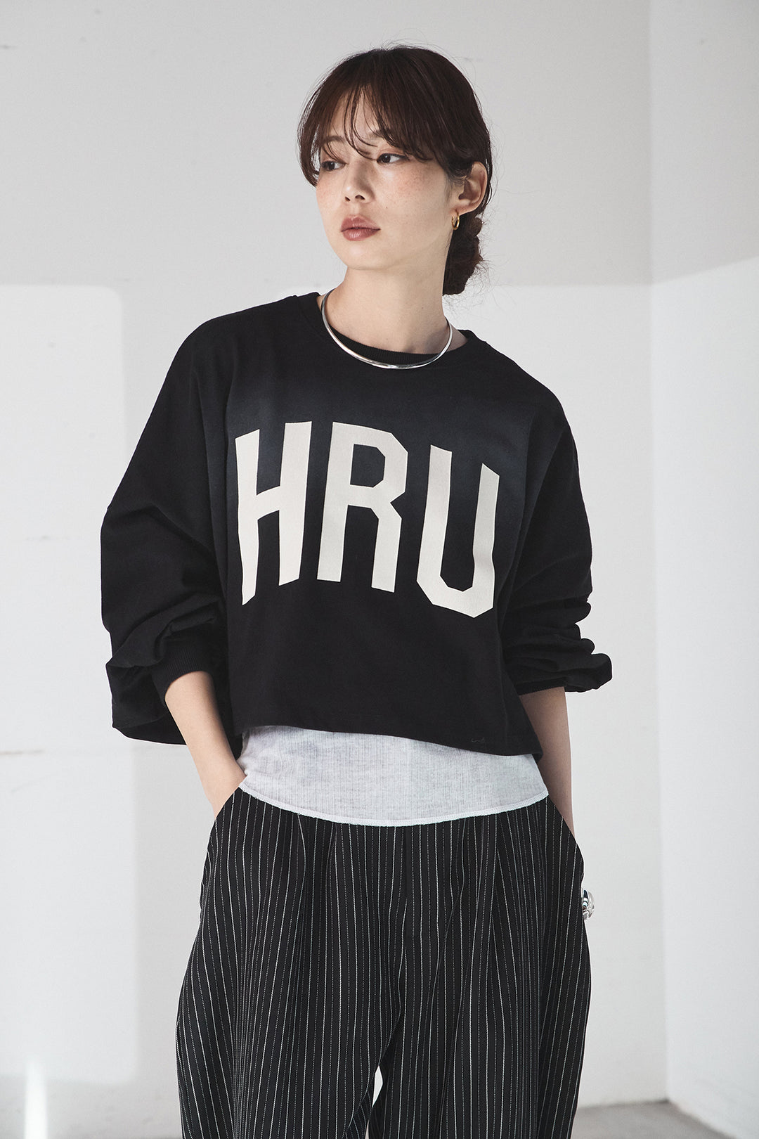 [SET]ビッグロゴHRU袖ボリュームトップス+リブシアークルーネック長袖トップス(2set)