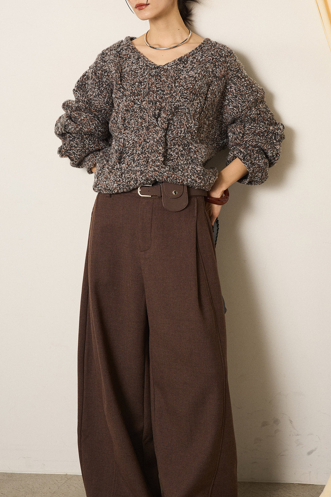 [SET]Vネックミックス編みニットトップス+ポーチベルト付きカーブパンツ(2set)