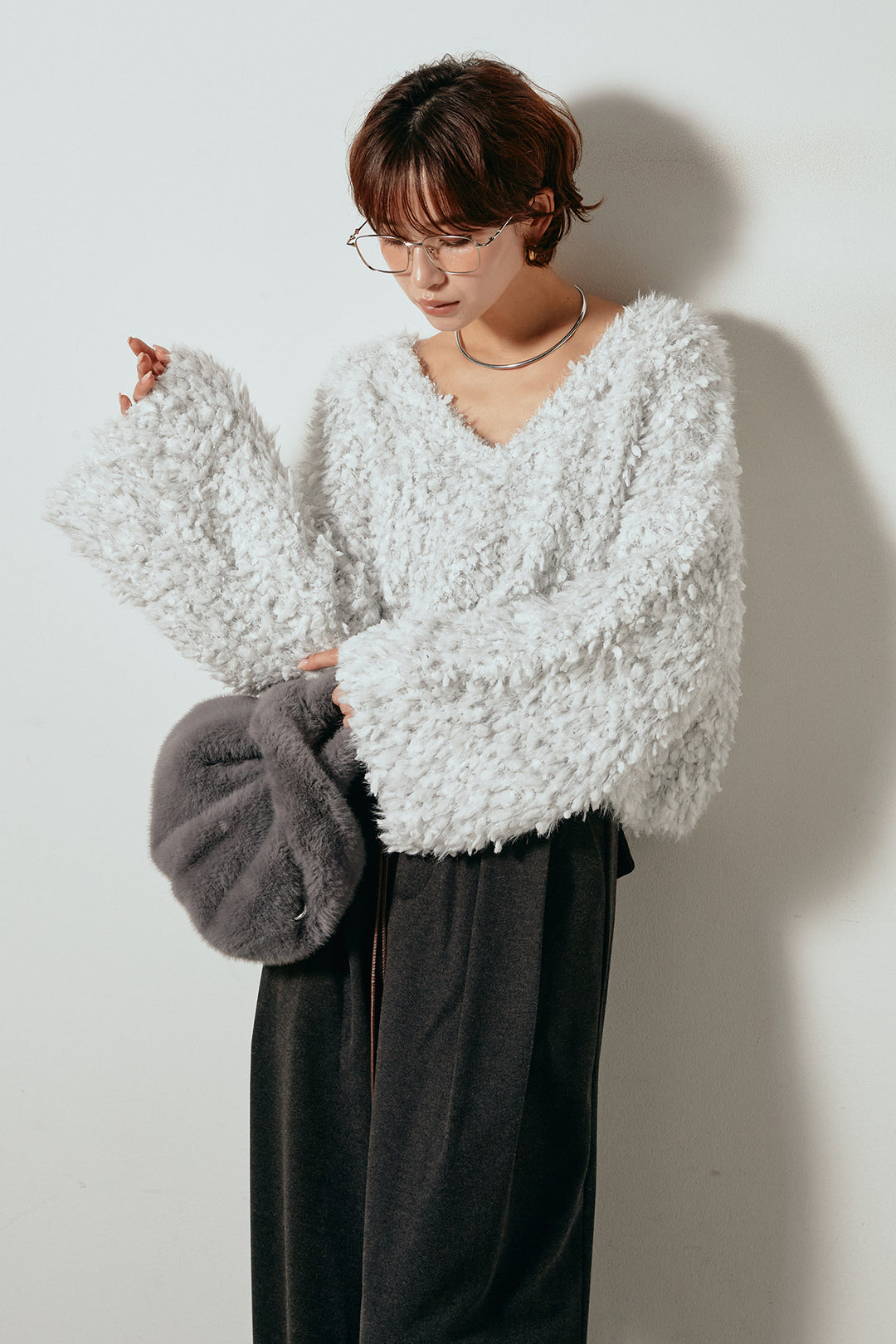 [SET]深Vネックチョウチョヤーンニットトップス+細フェイクレザーベルト付きワイドタックパンツ(2set)