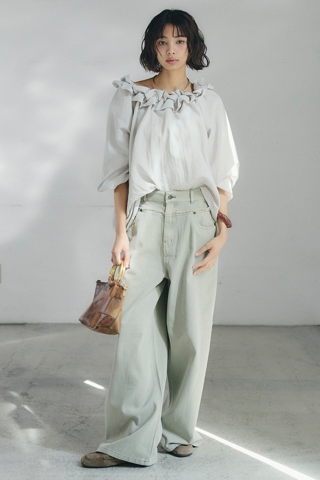 [SET]ネックフリルデザインブラウス+ウエスト裁ち切りデニムワイドパンツ(2set)