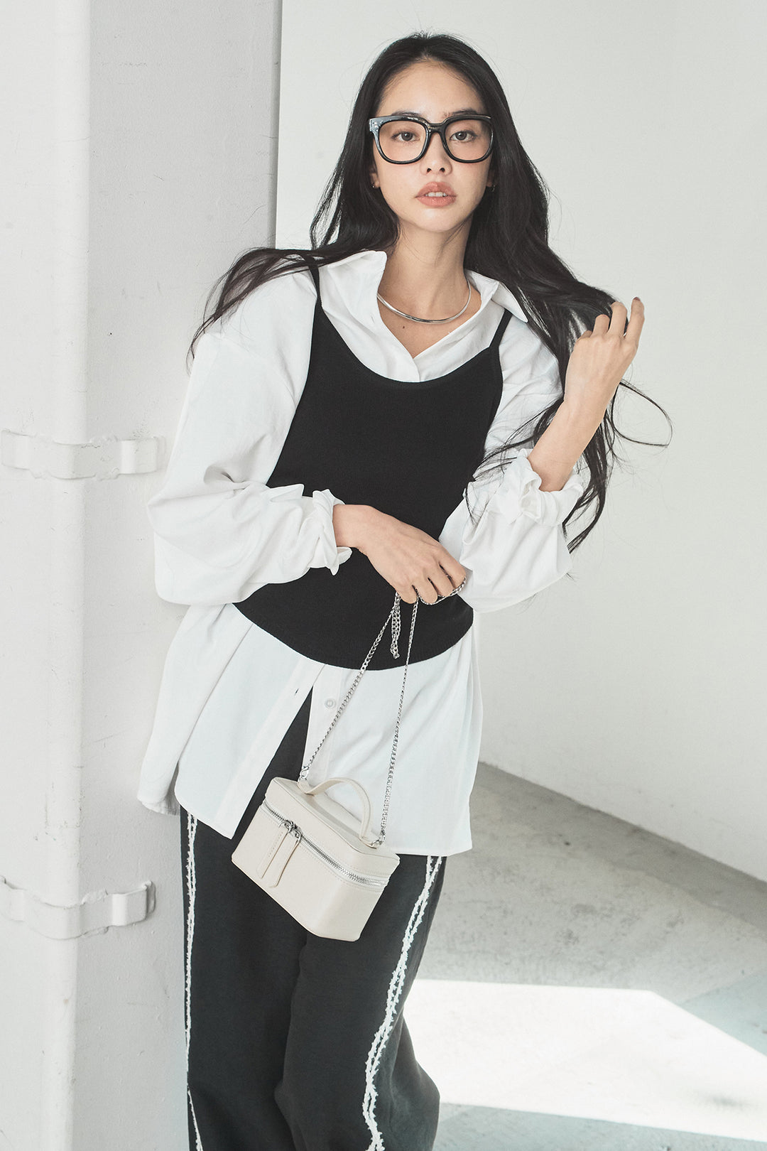 [SET]ニットキャミ付きシャツ+刺繡テープラインパンツ(2set)