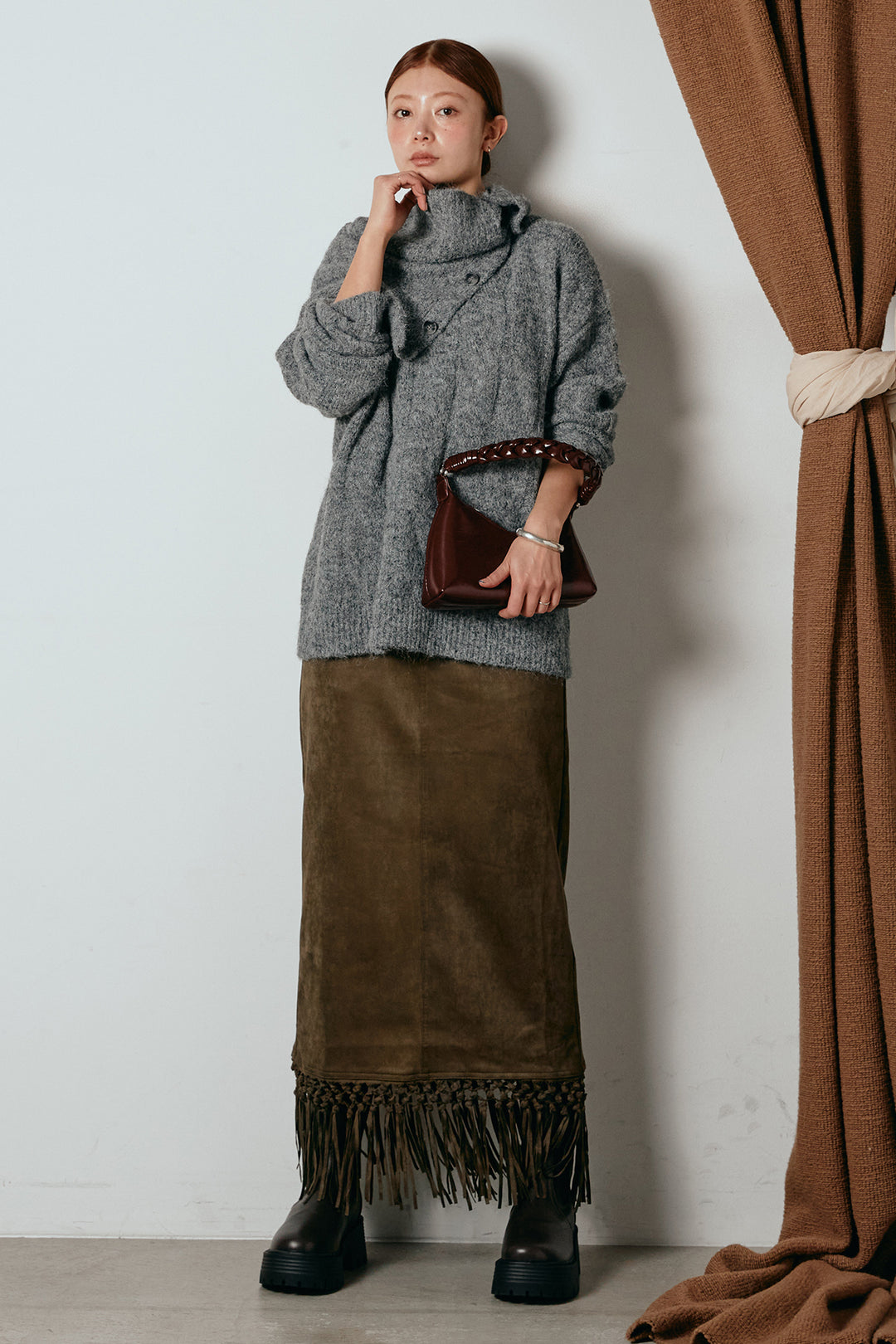 [SET]ケープデザインケーブルニットトップス+スウェードライク裾フリンジスカート(2set)